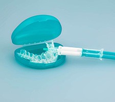 Whitening tray in its case